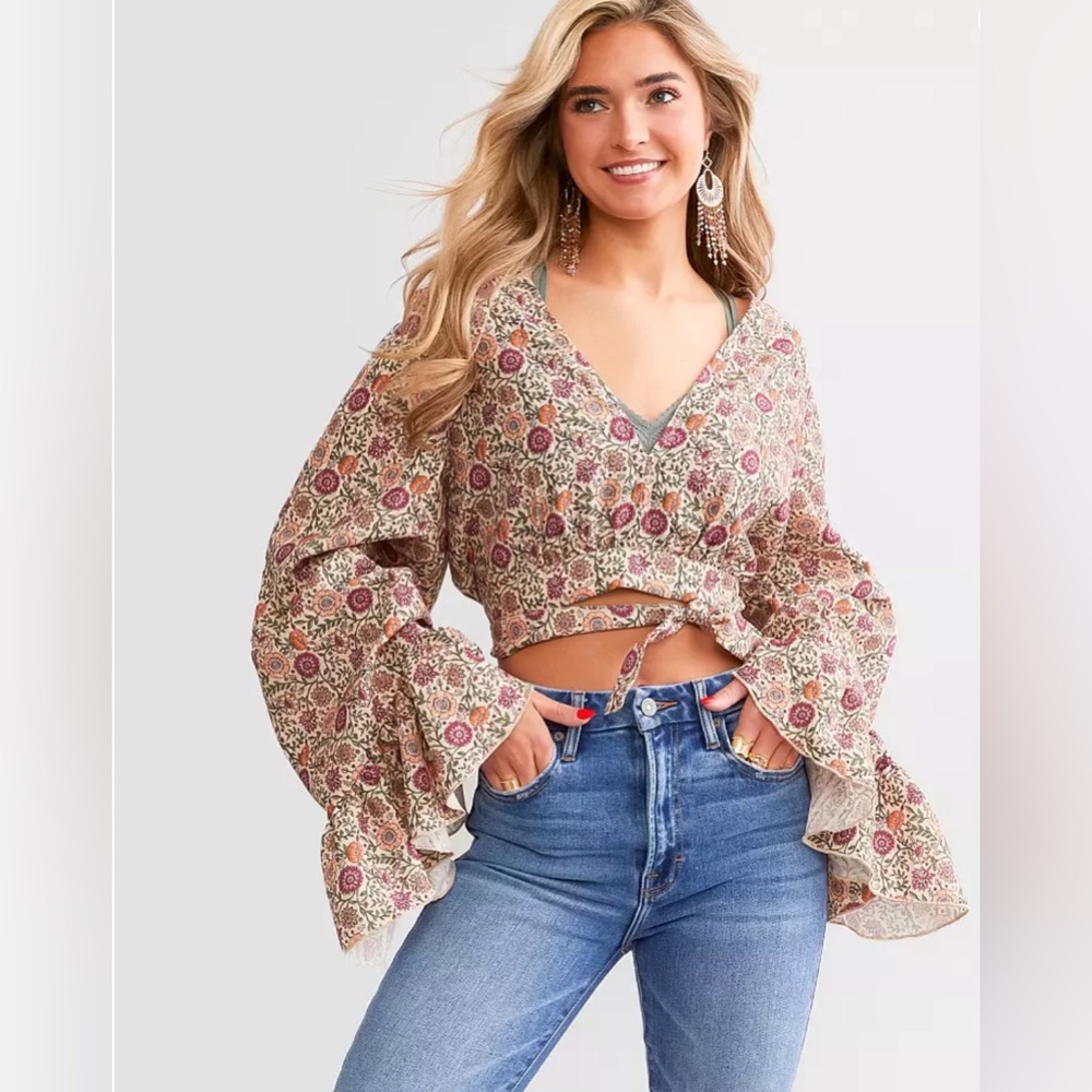 GIMMICKS Floral Wrap Top - Picture 2 of 12